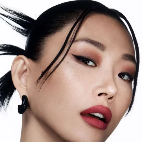 βοΈ FOREVER CURIOUS a MAC MATTE LIPSTICK. RETAIL $25. **NEW IN THE BOX. - Picture 3 of 7